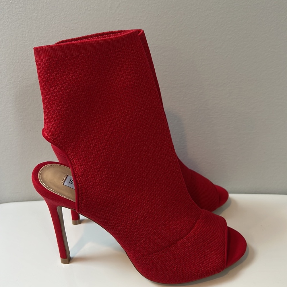 🆕 Steve Madden Red Knit Bootie SZ 7.5